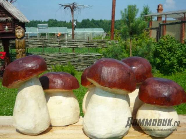 Грибы из гипса в качестве элемента дизайна в саду