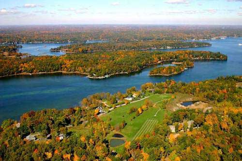 Глубина реки Сент Лоуренс - 65 метров