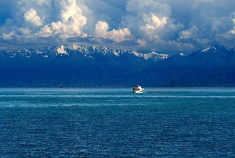 Озеро Иссык-Куль Кыргызстан