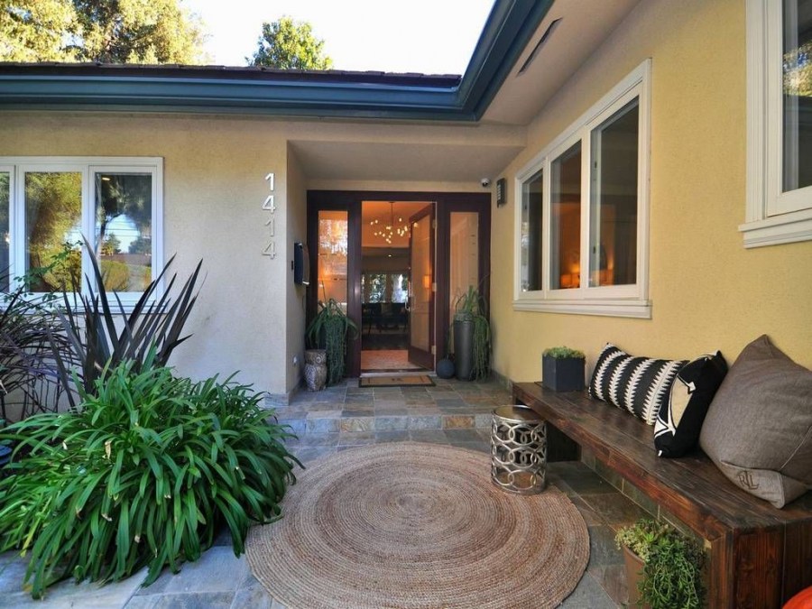 Крыльцо к дому своими руками: (фото и чертежи) из дерева, металла, бетона