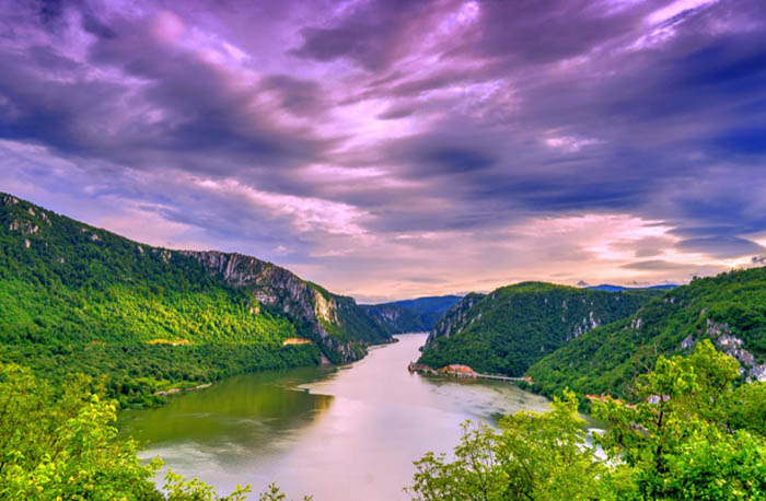 Река Дунай на карте мира. Куда она течет, где находится, куда направляется?