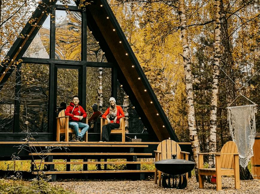 Под кронами глемпинг