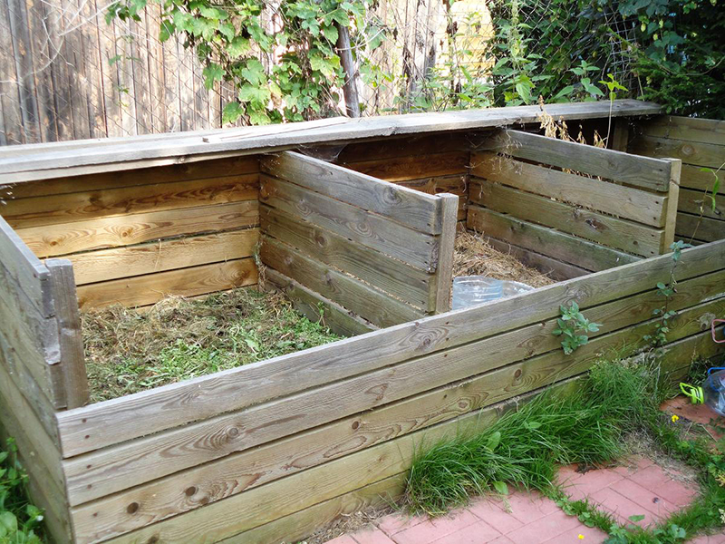 Деревянный компостный ящик из трех частей Деревянный компостный ящик из трех частей
