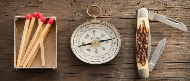 нож, компас, спички нож, компас, спички