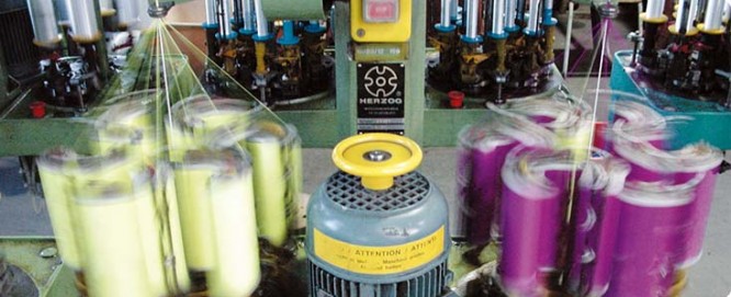 производство плетенки именно способом плитения. Само плетение происходит сверхбыстро. производство плетенки именно способом плитения. Само плетение происходит сверхбыстро.