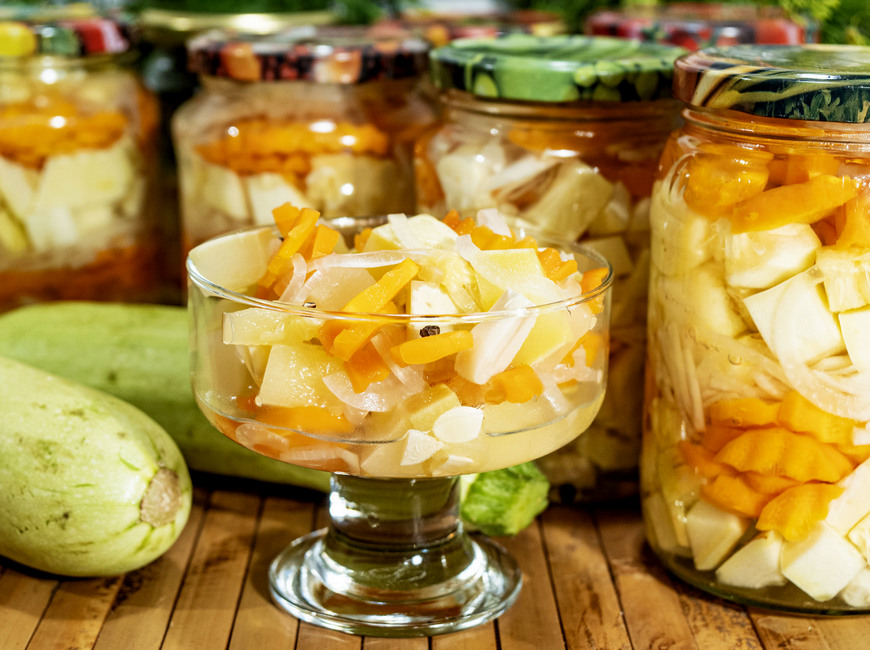 заготовка Маринованные хрустящие кабачки с морковью кубиками