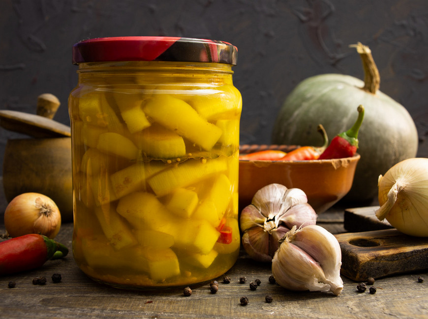 Заготовка на зиму из кабачков с куркумой на зиму