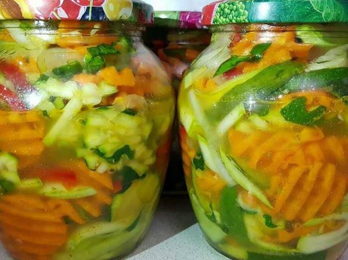 Салат с огурцами на зиму