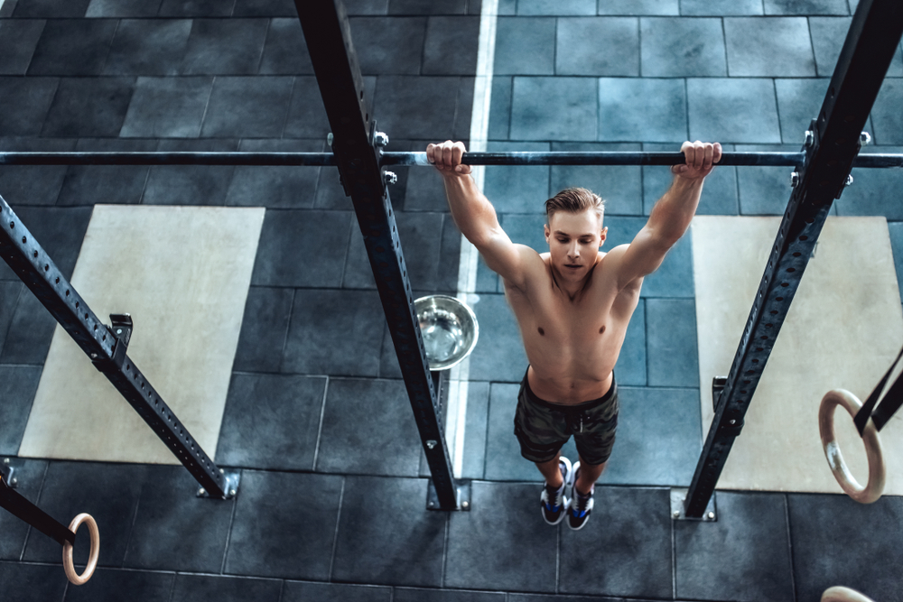 Повиснуть на турнике