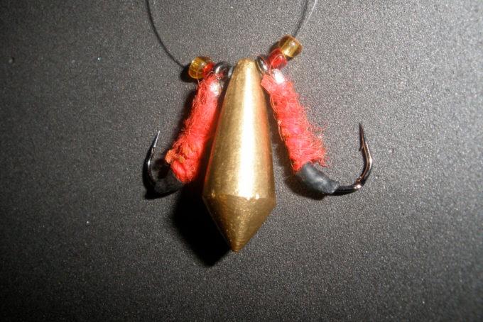 Балда с ярким оперением на крючках