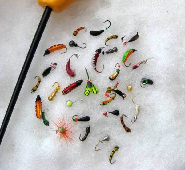 На что ловить маленького окуня, приманки и снасти