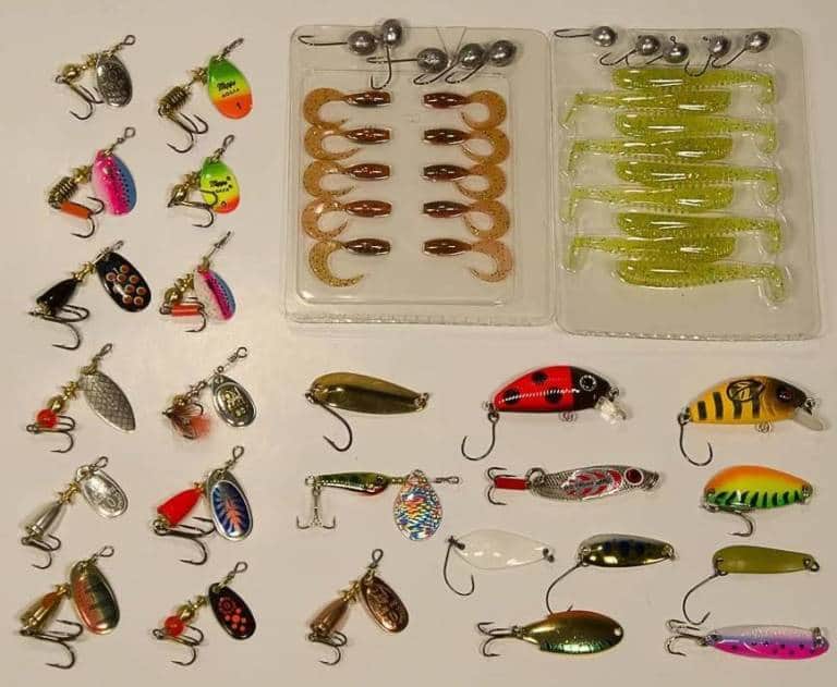 На что ловить маленького окуня, приманки и снасти