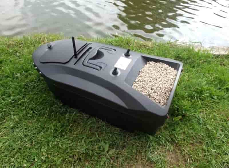 Прикормочный кораблик для рыбалки ТОП рейтинг лучших моделей