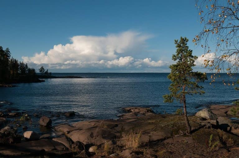 Ладожское озеро на карте России, мира, контурной, где находится