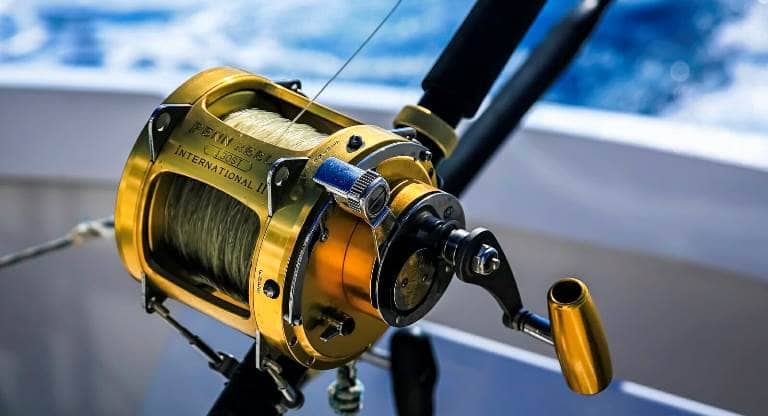 Троллинговая рыбалка для начинающих, техника ловли с лодки