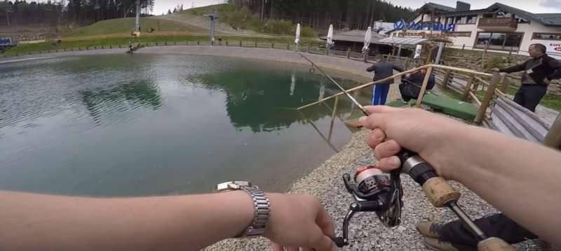 Ловля форели на платнике