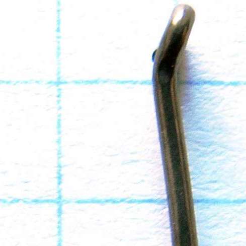 Ушко отогнуто назад