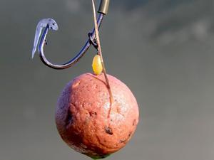 Монтаж бойла на крючке