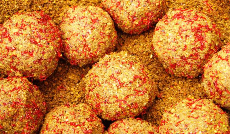 Прикормка с добавлением мотыля