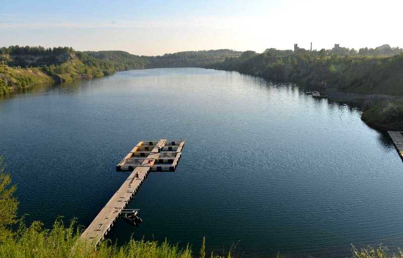 Зеркальный карьер