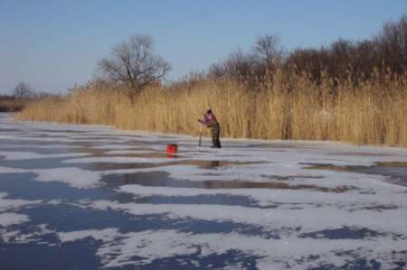 Сверление лунки зимой